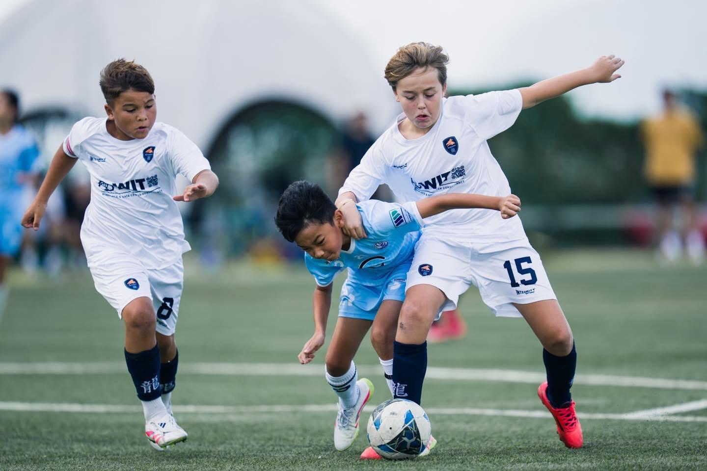 A Dragons player competing for possession